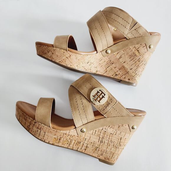 Tommy Hilfiger Tan Faux Suede Leather Cork Wedge Sandals with Gold Logo Size 9.5 - Picture 2 of 9